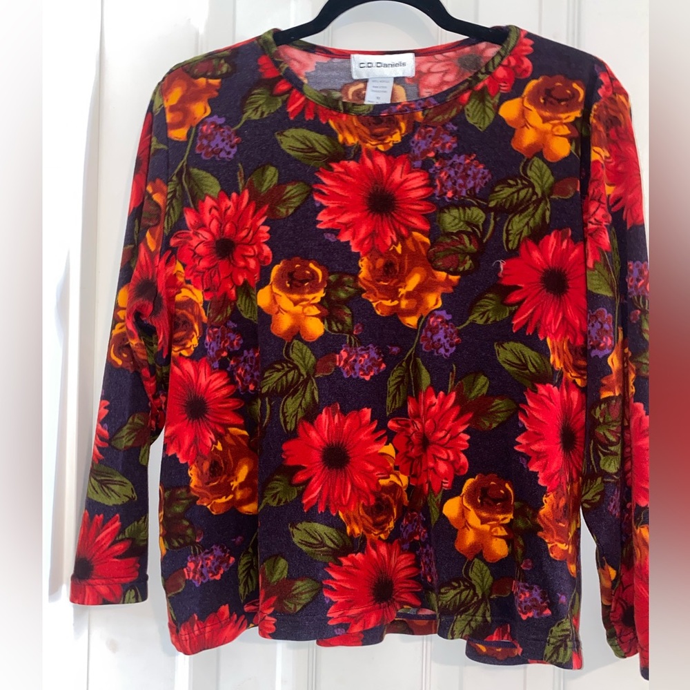 C. D. Daniels Vibrant Vintage Floral Long Sleeve Light Sweater Top‎